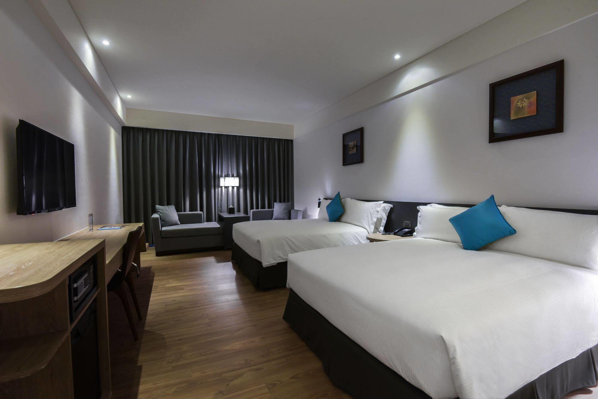 Just Sleep Kaohsiung Station Hotel Exterior foto