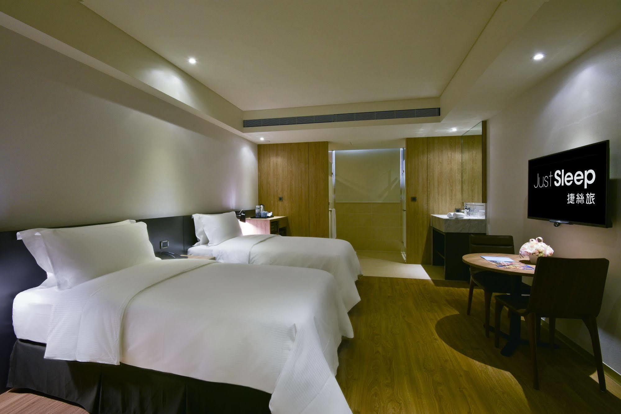 Just Sleep Kaohsiung Station Hotel Exterior foto